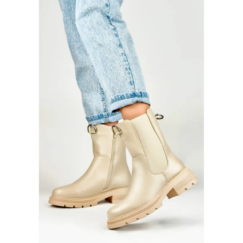 Bottes classiques pour femmes beiges sur la plate-forme