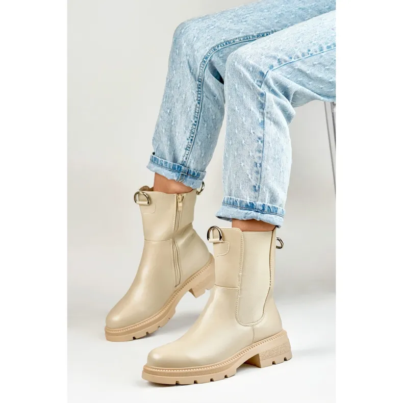 Bottes classiques pour femmes beiges sur la plate-forme