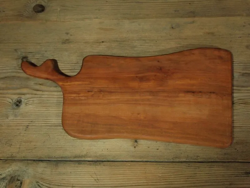 Planche à découper en bois de poirier 