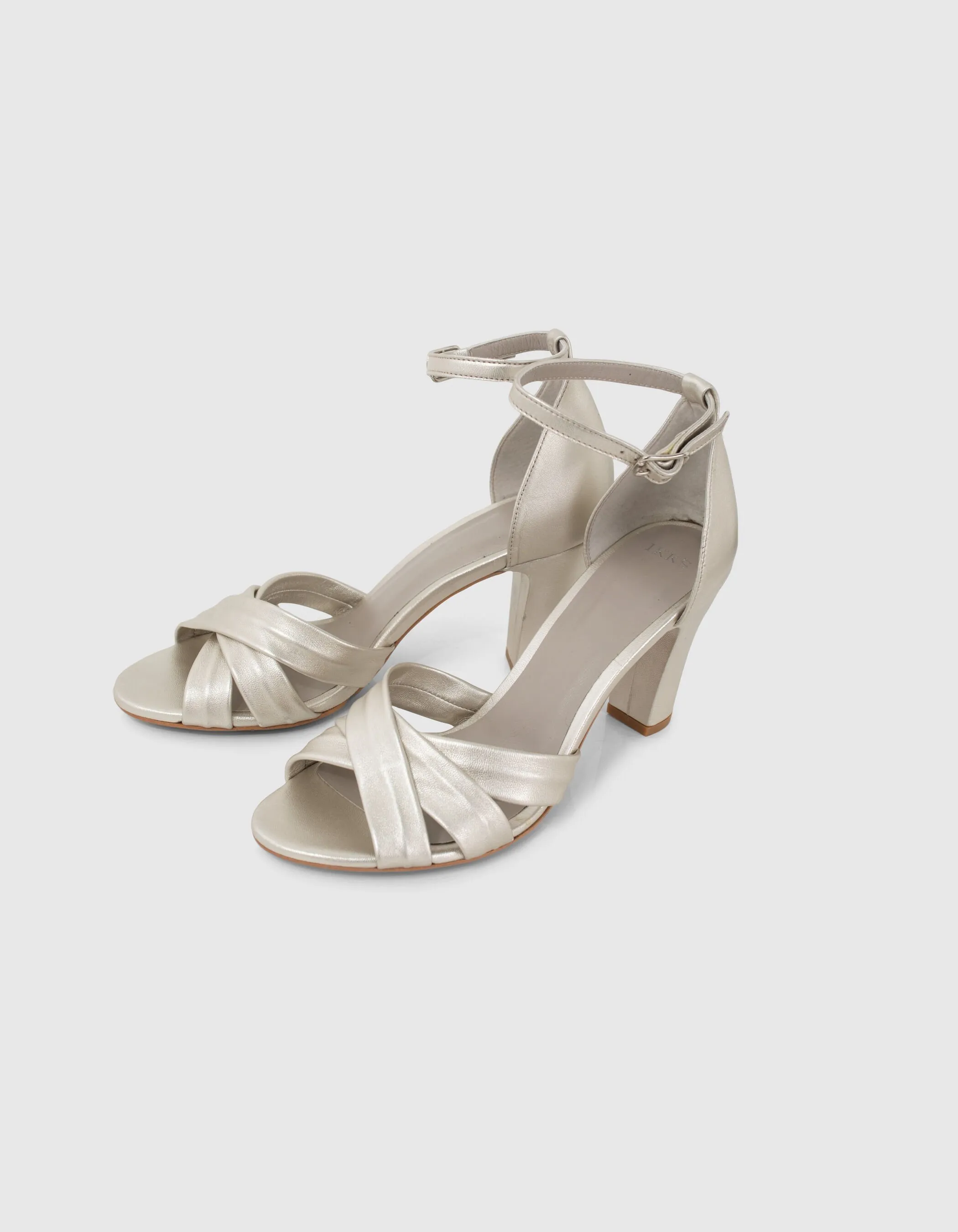 Sandales à talon en cuir doré brides croisées Femme